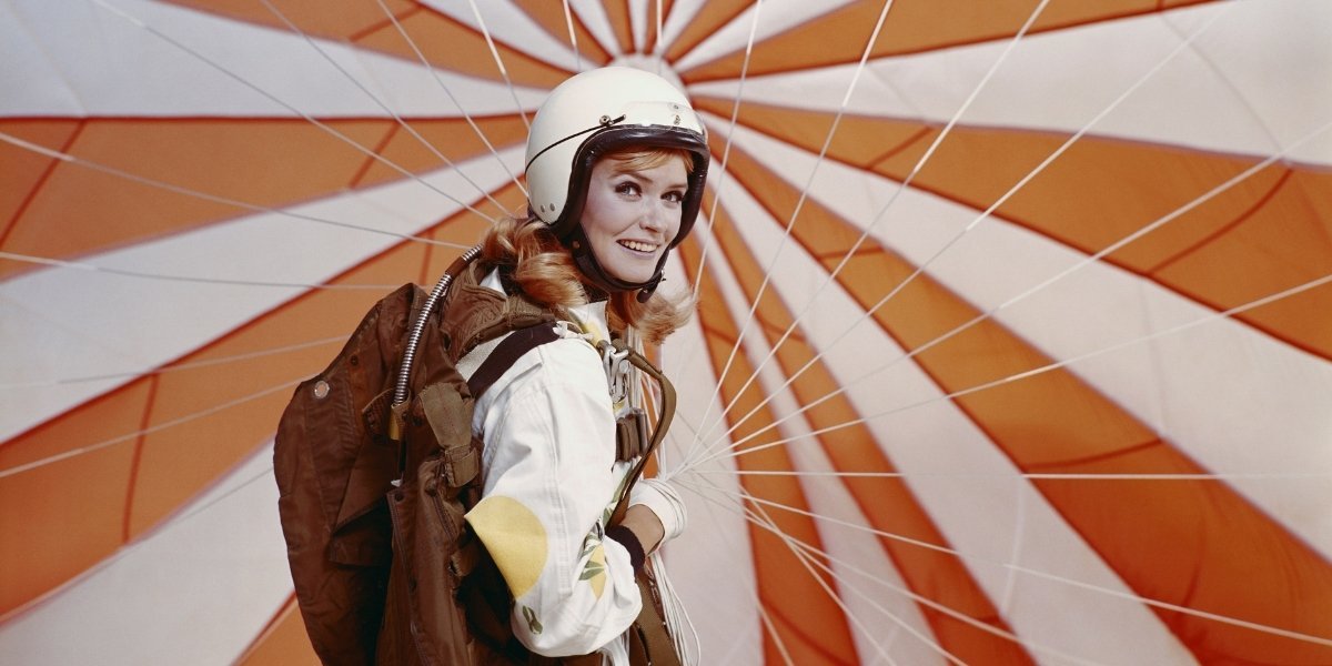 How 1950s Fashion Redefined Femininity and Elegance
