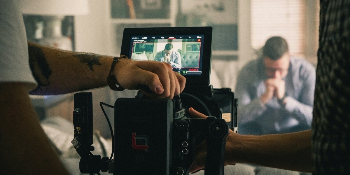 From Screen to Reality: How Actors Disconnect from Movie Roles