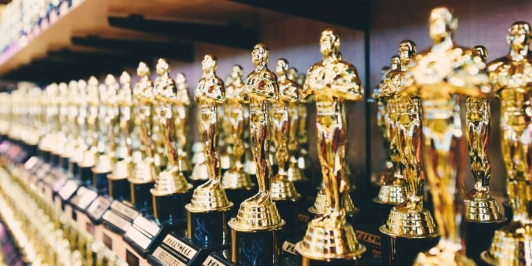 How Kate Hudson Uses Daily Meditation to Manage Awards Season Pressure