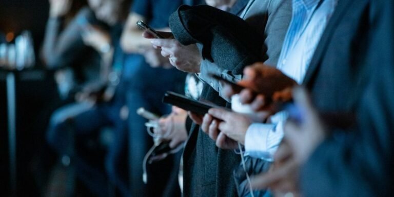 Jim Carrey Viral Clone Rumor Takes Over Social Media