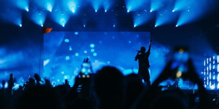 Justin Bieber’s “Scrolling YouTube” Coachella Moment Goes Viral